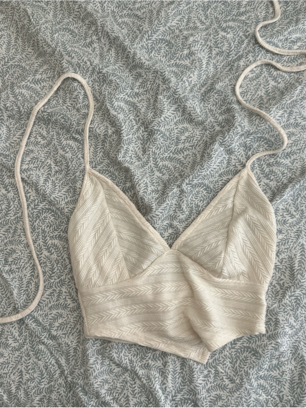 Women’s Cream Lace-Texture Crop Cami Top - Sleeveless V-Neck